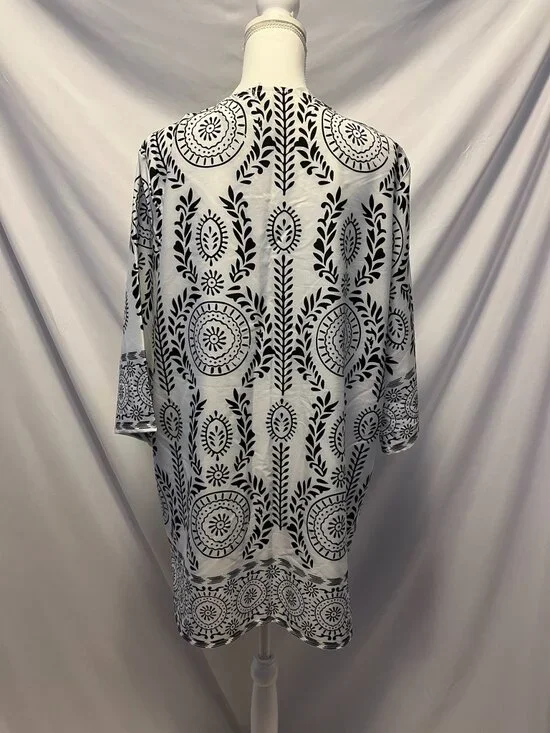 XIIX Graphic Trailing Leaf Kaftan – One Size – NWT - Picture 5 of 14